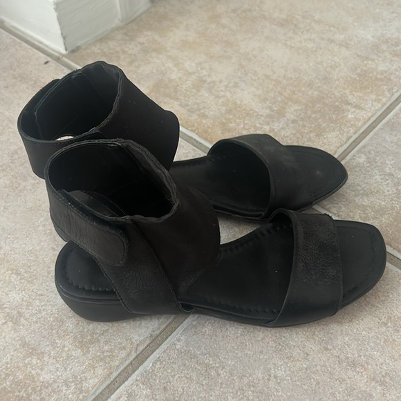 THE FLEXX Women’s Black Ankle Strap Sandals with Velcro Closure 7 - Picture 2 of 12